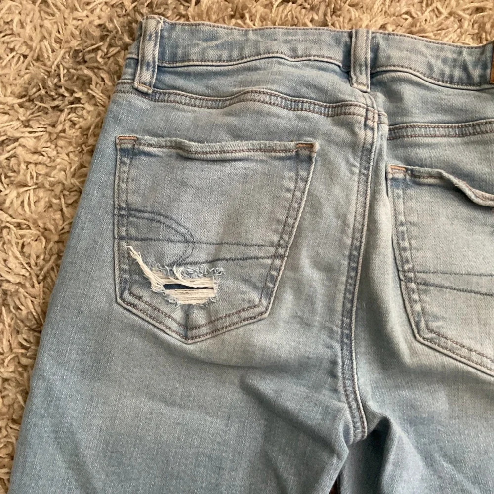 American Eagle Light Wash High Rise Flare Jeans Raw Released Hem Size 00 Regular